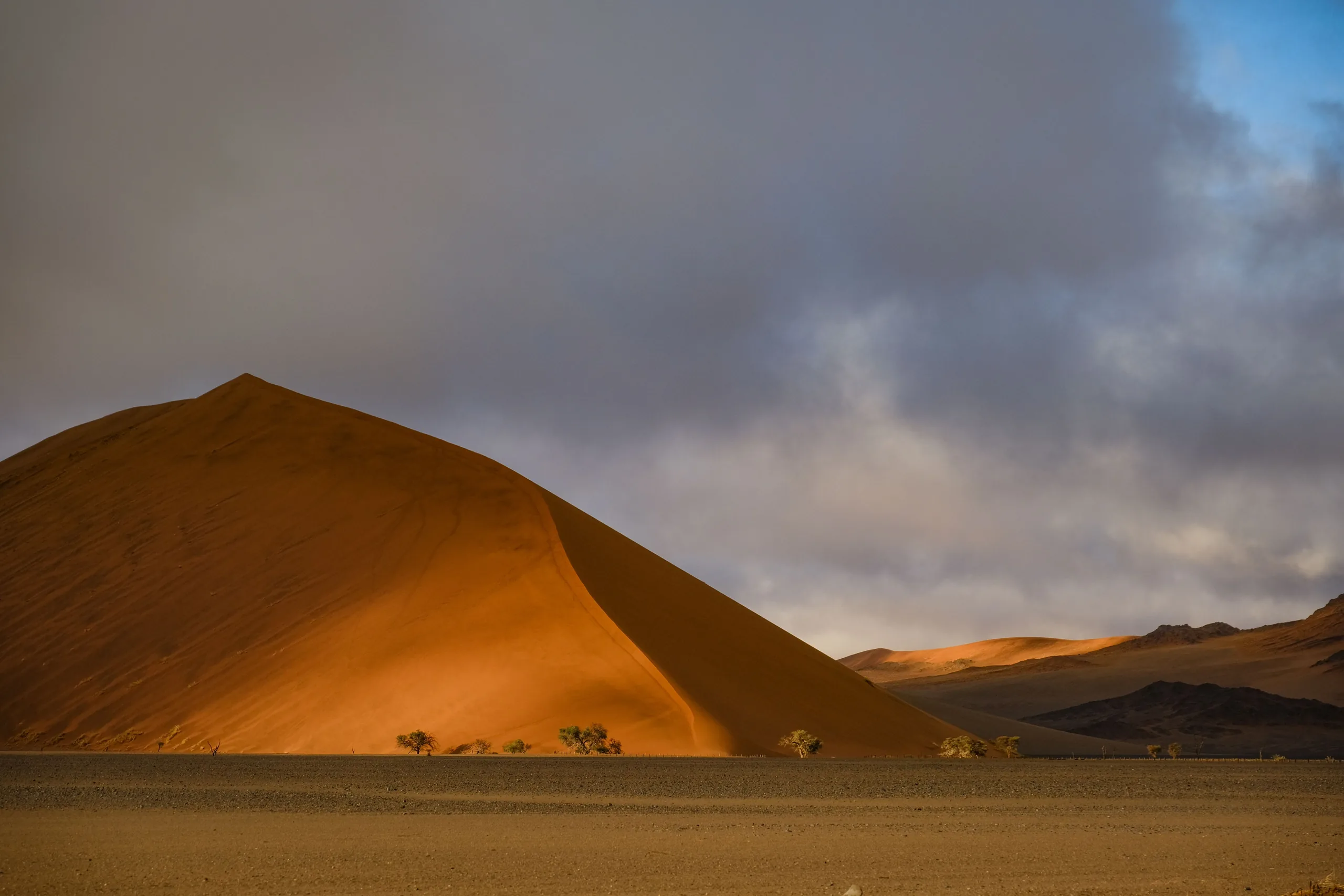 Lever de soleil sur une dune du désert du Namib - accompagnement des entreprises en difficulté à Toulon